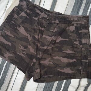 Athleta Farallon Short – Size 4 – Camo Print
